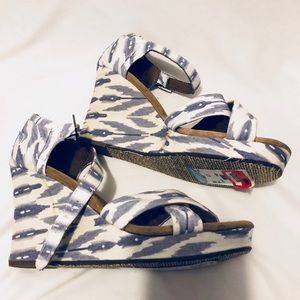 Toms Blue White Wegde Sandals
